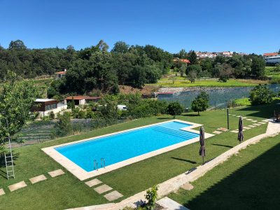 Gartensicht mit Pool der Tourismusvilla